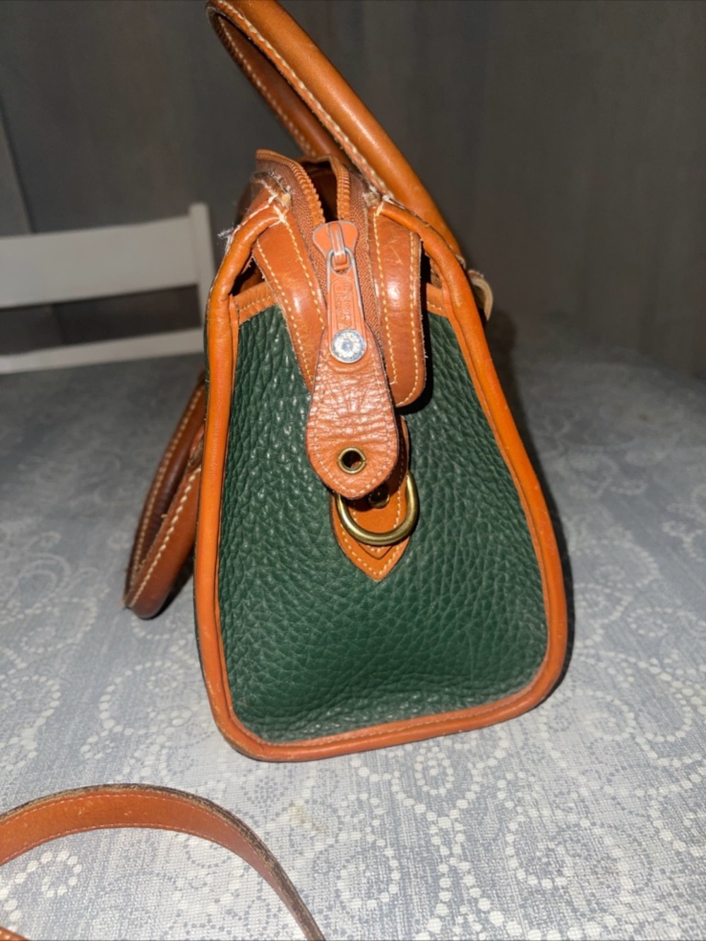 Vintage Dooney & Bourke AWL Green Tan Leather Crossbody Handle - Picture 5 of 17
